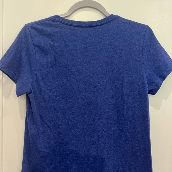 EUC Purple North Face v-neck t-shirt sz M - Picture 3 of 3